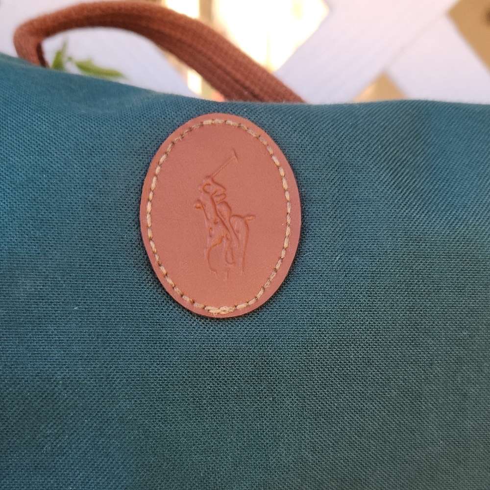 This item is a vintage green canvas messenger bag from Polo Ralph Lauren, - Picture 2 of 9